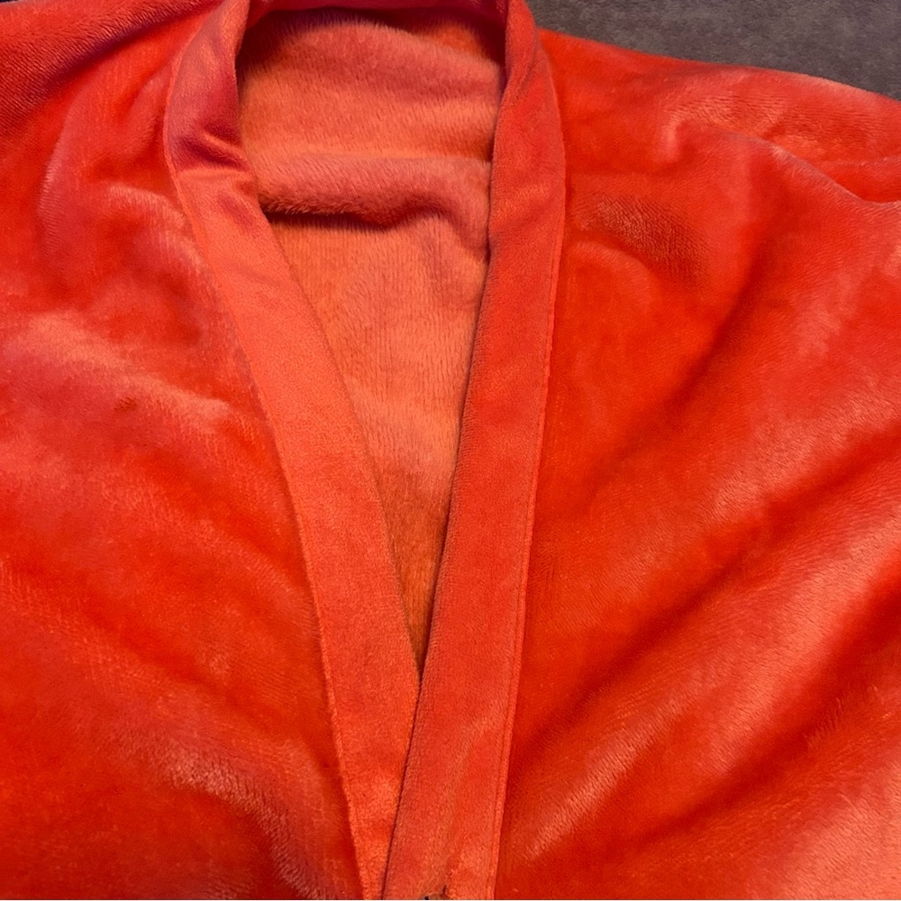 Concierge Collection- Coral color soft warm fleece lounger 50”by 33” 2 buttons